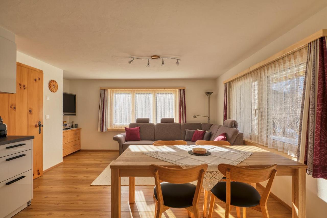 Apartamento Chasa Plajet Ramosch Exterior foto